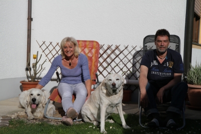 Petra & Peter Ziegler mit Eila und Gasthund Anton